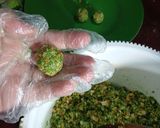 Foto langkah ke 4 dari resep Bola Crackers Matcha.