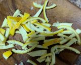 Foto del paso 2 de la receta: Cáscaras de naranja 🍊 o Limón