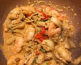 รูปขั้นตอนการทำที่ 4 ของ กุ้งปลาหมึกผัดผงกะหรี่