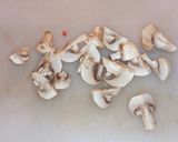 Foto del paso 1 de la receta: Fideuá melosa de carrilleras y champiñón