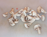 Foto del paso 1 de la receta: Fideuá melosa de carrilleras y champiñón