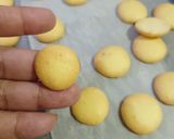Foto langkah ke 4 dari resep Egg drops Cookies - 3 bahan.