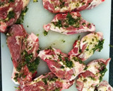 Foto del paso 2 de la receta: Chuletas de cordero con ajo y perejil