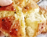 Foto langkah ke 5 dari resep Korean Garlic Cheese Bread.