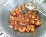 Foto langkah ke 7 dari resep Sambal Goreng Kentang, Bakso, dan Udang.