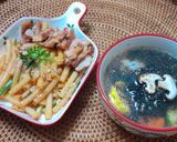 Hình bước làm 4 của món Nui xào thịt xá xíu kèm canh súp rong biển
