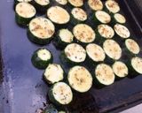 Une image de l'étape 5 de Courgettes marinées grillées à la plancha.