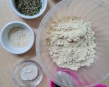 Foto del paso 1 de la receta: Galletitas con harina soja 🌱 tipo crackers