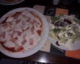 Foto del paso 2 de la receta: Pizza express, 3 ingredientes, 15 minutos (sin horno)