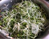 Hình bước làm 2 của món Salad Rau Mầm, Trứng Lòng Đào Và Tôm