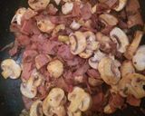 Foto del paso 2 de la receta: Champiñones y Tocino Gratinados/Cherry y Germen de Soya Salteado