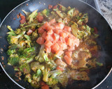 Foto del paso 5 de la receta: Pasta integral con brócoli y salmón