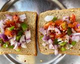 A picture of step 4 of Cheese veggies toast.