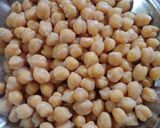 A picture of step 4 of Boil white chickpeas.