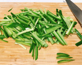 A picture of step 2 of Sesame flavored onion, cucumber and tuna salad.