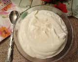 Foto del passaggio 2 della ricetta Crema di Mascarpone Panna Salsa di Fragole