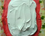 Gambar langkah 3 resipi Strawberry Roll Crepe.