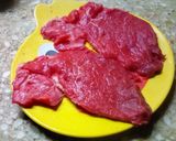 Foto del paso 2 de la receta: Milanesas de carne con cubierta de verduras gratinadas al horno