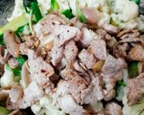Hình bước làm 1 của món Bông cải dưa leo xào thịt