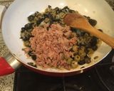 Foto del paso 5 de la receta: Salsa de aceitunas con atún