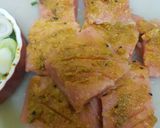 A picture of step 4 of Pan fried salmon with green beans and sauce.