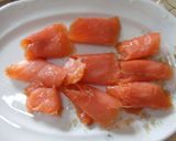 Foto del paso 1 de la receta: Salmón escocés ahumado con crema de lima