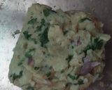 A picture of step 5 of Aloo ka paratha.