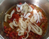 Foto del paso 3 de la receta: Patatas guisadas con calamar congelado