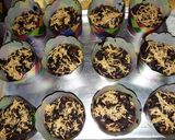Foto langkah ke 9 dari resep Chocolate Custard Muffins.