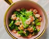 Foto langkah ke 5 dari resep Tumis Brokoli Udang.