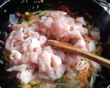 Foto del paso 3 de la receta: Pollo al wok con verduritas y spaghetti