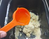 Gambar langkah 4 resipi Roti Piza Mini.