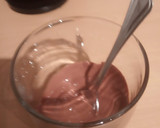 Foto del paso 6 de la receta: Bizcocho dúo (leche y capuchino)