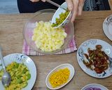 Foto del paso 3 de la receta: Ensalada de patatas, salmón y aguacate
