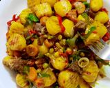 A picture of step 7 of Veggies fried irish potatoe.