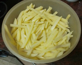 Foto del paso 6 de la receta: Muslos de pollo adobados y asados en freidora de aire con papas fritas al ajillo y salsa del adobo