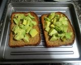 Foto del paso 8 de la receta: Crema de tomate y tostadas con aguacate