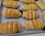 Foto langkah ke 7 dari resep Roti Manis Isi Pisang Coklat.
