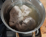 Foto del paso 1 de la receta: Pierna de cerdo con papitas y chile rojo