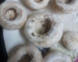 A picture of step 2 of Stuffed mushroom pakoda.