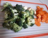 Foto langkah ke 1 dari resep Tumis brokoli,wortel,sosis.