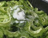 Foto langkah ke 1 dari resep Oseng Pare Pedas.