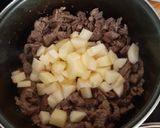 A picture of step 2 of Beef Steak with Potatoes.