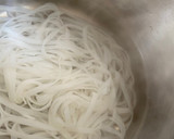 Foto del paso 2 de la receta: Noodles de arroz con verduras 🍚