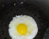 Foto langkah ke 1 dari resep Telur Ceplok Kuah Santan.