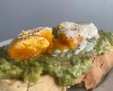 Foto del paso 4 de la receta Tosta con aguacate y huevo poché