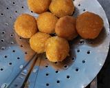 Foto langkah ke 10 dari resep Bitterballen Kentang (isi sisa ayam opor).