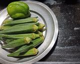 A picture of step 1 of Bhendi Capsicum Subji.