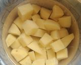 A picture of step 2 of Alu gobhi ki sabzi.