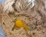 Foto langkah ke 3 dari resep Levain NYC Chocolate Cookies.